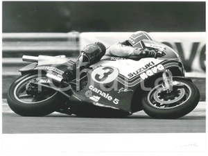 Fotografia d epoca originale 1985 ca MOTOCICLISMO Pilota Marco LUCCHINELLI in gara su SUZUKI  Foto 24x18 cm 1