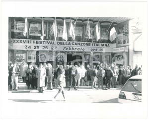 Fotografia d epoca originale 1988 38Â° FESTIVAL DI SANREMO  Ingresso del teatro ARISTON Fotografia 24x18 1