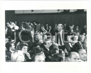 Fotografia d epoca originale 1985 ca FESTIVAL DI SANREMO  Teatro ARISTON  Claque  Leone DI LERNIA 3 Foto 1