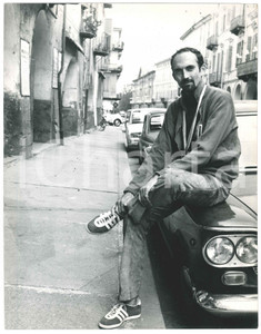 Fotografia d epoca originale 1971 CENTALLO ? Franco ARESE indossa la medaglia d oro in paese  Foto 24x31 1