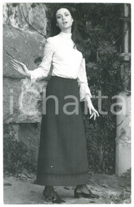 Fotografia d epoca originale 1970 ca COSTUME ITALIA Gigliola CINQUETTI  Ritratto in campagna 3 Foto 20x30 1