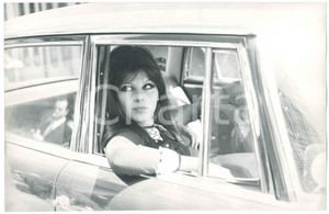 Fotografia d epoca originale 1970 ca COSTUME Claudia MORI  Ritratto in automobile  Foto 30x20 cm 1