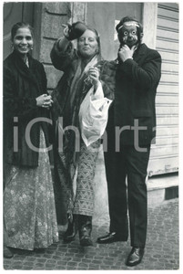 Fotografia d epoca originale 1975 ca COSTUME Gabriella FERRI Seva BORZAK  Maschere  Foto 3 20x30 cm 1