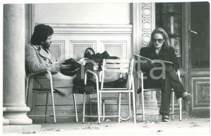 Fotografia d epoca originale 1970 ca MILANO ? Ursula ANDRESS paparazzata con un nuovo compagno 2 Foto 1