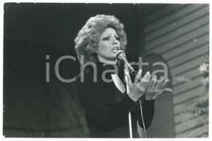 Fotografia d epoca originale 1974 FESTIVAL DI SANREMO Iva ZANICCHI in gara 2 Foto 30x20 cm 1