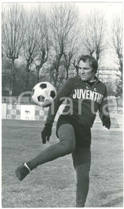 Fotografia d epoca originale 1975 ca CALCIO JUVENTUS Campo COMBI JosÃ© ALTAFINI in allenamento 9 Foto 18x30 1