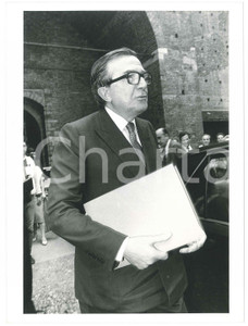 Fotografia d epoca originale 1985 MILANO Castello Sforzesco  DC  Giulio ANDREOTTI 2 Foto 18x24 1