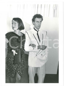 Fotografia d epoca originale 1985 ca ITALIA COSTUME  Laura LATTUADA e Franco SCELSI a una serata 2 Foto 1