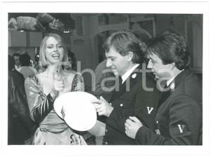 Fotografia d epoca originale 1985 ca TV ITALIA   Jinny STEFFAN  prima di uno spettacolo  Foto 24x18 cm 1
