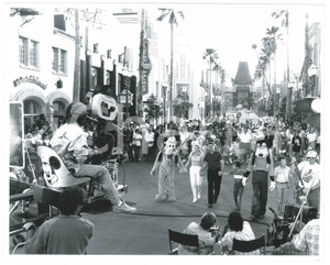 Fotografia d epoca originale 1989 DISNEY  MGM STUDIOS Movie shooting on Hollywood Boulevard  Photo 25x20 cm 1