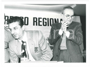 Fotografia d epoca originale 1989 MILANO Congresso regionale PSI Ugo FINETTI Antonio NATALI Foto 24x18 cm 1
