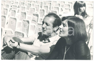 Fotografia d epoca originale 1970 ca COSTUME ITALIA Caterina CASELLI con Piero SUGAR  Foto 30x20 cm 1