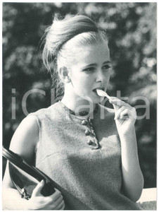 Fotografia d epoca originale 1970 ca CINEMA  Valeria CIANGOTTINI Ritratto dell attrice  Foto 18x24 cm 3 1