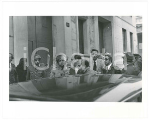 Fotografia d epoca originale 1970 RISTAMPA 1985 ca MILANO ANNI DI PIOMBO Polizia a una manifestazione Foto 1