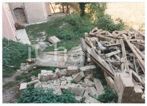 Fotografia d epoca originale 1997 TERREMOTO DI NOCERA UMBRA Macerie di abitazione  Foto 25x18 cm 7 1