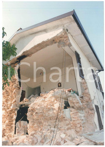 Fotografia d epoca originale 1997 TERREMOTO NOCERA UMBRA Interno di un abitazione distrutta  Foto 18x25 2 1