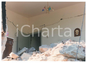 Fotografia d epoca originale 1997 TERREMOTO NOCERA UMBRA Interno di un abitazione distrutta  Foto 25x18 3 1