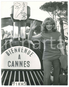 Fotografia d epoca originale 1970 ca FESTIVAL DI CANNES Arrivo di Sylva KOSCINA  Foto 21x27 cm DANEGGIATA 1