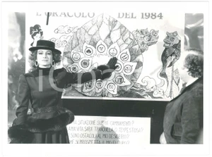 Materiale cinematografico d’epoca 1984 RAI 2  BLITZ  Carmen RUSSO e Gianni MINA   Foto 20x18 cm 1
