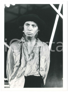 Fotografia d epoca originale 1985 ca MUSICA Loredana BERTÃˆ Ritratto con cappello  Foto 18x24 cm 4 1