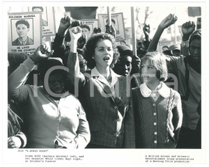 Materiale cinematografico d’epoca 1988 A WORLD APART di Chris MENGES  Barbara HERSHEY Jodhi MAY  Foto 25x20 cm 1