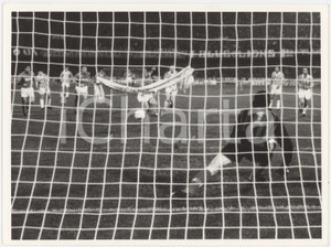 Fotografia d epoca originale 1988 COPPA UEFA Napoli vs. Juventus  Gol di Diego Armando MARADONA Foto 24x18 1