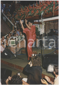 Fotografia d epoca originale 1995 ca FORTE DEI MARMI Gloria GAYNOR in concerto alla CAPANNINA Foto 2 1