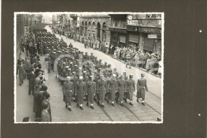 Fotografia d epoca originale 1952 MILANO BRERA Funerali gen. Umberto UTILI  Corteo in via Broletto Foto 1 1