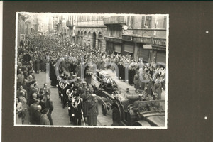 Fotografia d epoca originale 1952 MILANO BRERA Funerali gen. Umberto UTILI  Corteo in via Broletto Foto 3 1