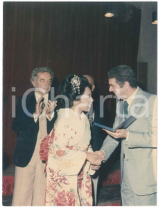 Fotografia d epoca originale 1975 ca SALSOMAGGIORE TERME Teatro  Soprano Chitose MATSUMOTO dopo un concerto 1