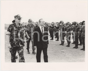 Fotografia d epoca originale 1987 ESERCITO ITALIANO Sottosegretario Angelo PAVAN passa in rassegna le truppe 1