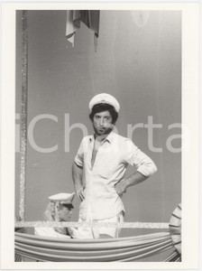 Fotografia d epoca originale 1983 RAI  FANTASTICO 4  Gigi PROIETTI Heather PARISI marinai  Foto 1