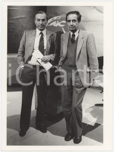 Fotografia d epoca originale 1985 ca TV ITALIA  Piero ANGELA nello  studio di Quark  Foto 18x24 cm 1