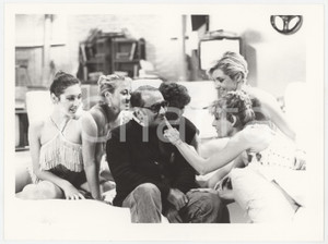 Fotografia d epoca originale 1985 RAI DUE Il tastomatto Enzo TRAPANI con le ballerine Foto 2 1