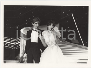 Fotografia d epoca originale 1984 FESTIVAL DI SANREMO Pierre COSSO Bonnie BIANCO 2 Foto 18x24 cm 1