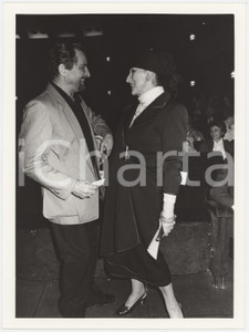 Fotografia d epoca originale 1985 ca FRANCE  CINEMA Valentina CORTESE Maurice BEJART Foto 18x24 cm 1