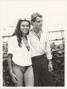 Fotografia d epoca originale 1985 ca VENEZIA LIDO Saverio VALLONE con la fidanzata Debora  Foto 18x24 cm 5 1