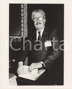 Fotografia d epoca originale 1990 ca MILANO  MONTEDISON Giorgio PORTA durante conferenza  Foto 20x25 1 1