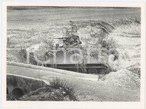 Fotografia d epoca originale 1985 ca ESERCITO ITALIANO  GRANDI MANOVRE Mezzo mimetizzato  Foto 28x14 cm 1