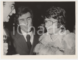 Fotografia d epoca originale 1975 ca ZAPPONETA Nicola DI BARI con i giornalisti  Foto 24x18 cm 1