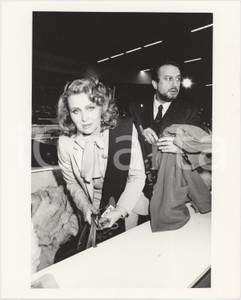 Fotografia d epoca originale 1985 ca ITALIA Alberto LIONELLO con la compagna Erika BLANC a convegno PSI 1 1