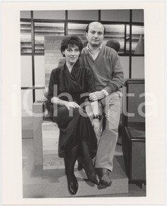 Fotografia d epoca originale 1990 ca ITALIA  COSTUME Carla URBAN e Maurizio FERRINI Foto 20x25 cm 3 1