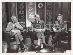 Fotografia d epoca originale 1985 ca RAI DUE  OGGI E DOMANI Mario SILVESTRI Luigi PINTOR Foto 24x18 cm 1