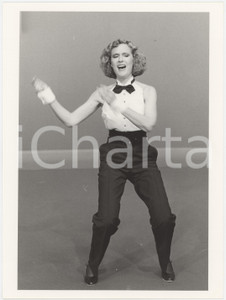 Fotografia d epoca originale 1985 ca RAI  Loretta GOGGI balla  Foto 18x24 cm 1