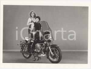 Fotografia d epoca originale 1985 RAI Loretta Goggi in quiz Gianni BREZZA Loretta GOGGI motociclisti  Foto 1