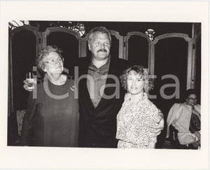 Fotografia d epoca originale 1987 MILANO ? Brian DENNEHY con la moglie Juliet e la madre Anna  Foto 25x20 1