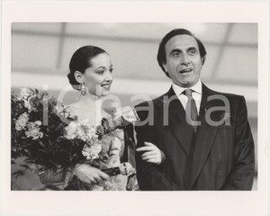Fotografia d epoca originale 1985 ca FESTIVAL DI SANREMO Pippo BAUDO con valletta  Foto 25x20 cm 1