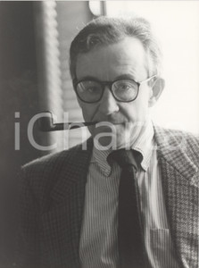 Fotografia d epoca originale 1985 ca MILANO Terrazza Martini  Louis MALLE fuma la pipa  Foto 18x24 cm 1