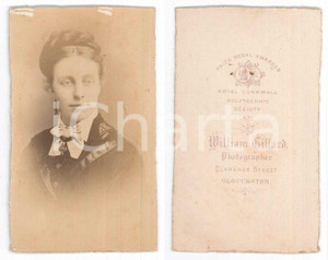 Fotografia d epoca originale 1875 ca GLOUCESTER UK Portrait of a young woman Photo William GILLARD CDV 1
