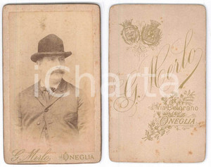 Fotografia d epoca originale 1880 ca ONEGLIA Ritratto maschile con cappello  Foto G. MERLO  CDV 1